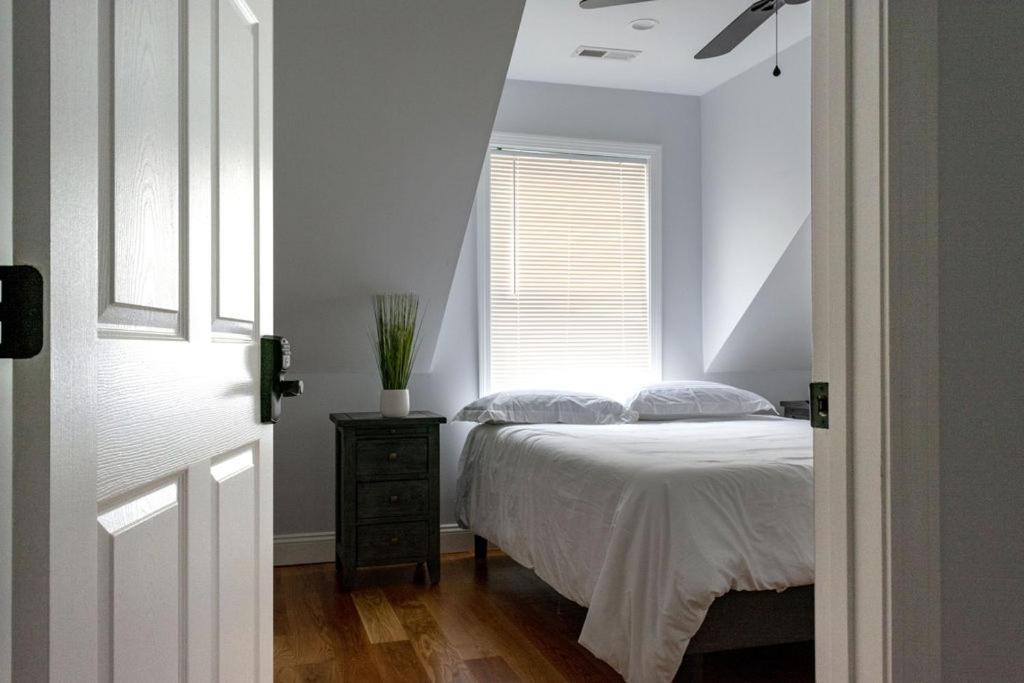 Queen Bed - Boston - Rm 3 Stoneham 외부 사진